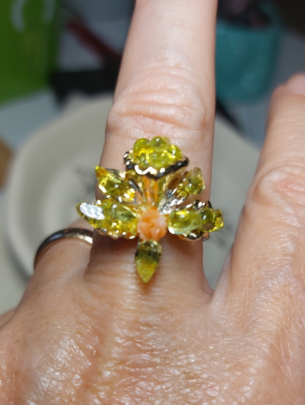 💚3/$30 Vintage Gold-Tone Coral & Peridot Rhinestone Adjustable Flower Ring